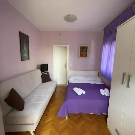 Studio Near Split Airport 아파트 *